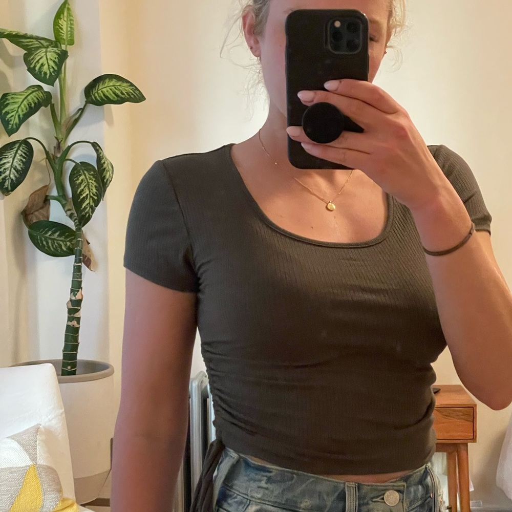 Green crop t-shirt
